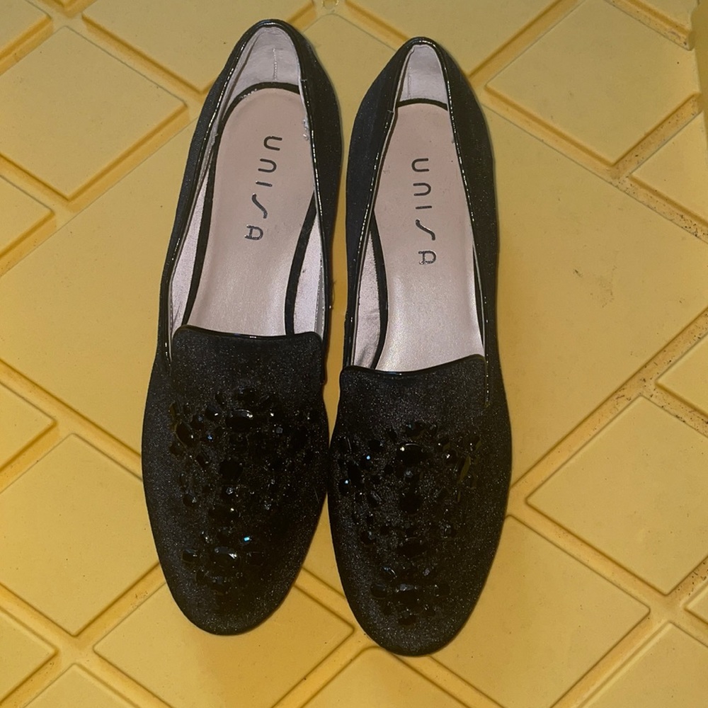 Black unisa flats